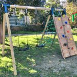 מתקן לגינה פרטית - נדנדה לחצר וקיר טיפוס