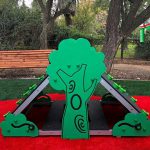 מתקן טיפוס לפעוטות בקתה ביער