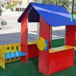 בית משחק עם מרפסת לילדים