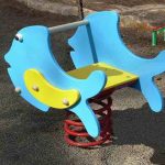 דמות קפיץ מפלסטיק דג