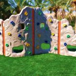 מתקני טיפוס לילדים - קיר טיפוס אתגרי מפלסטיק