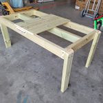 מתקן חצר לגני ילדים - שולחן חול ובוץ 4 מיכלים