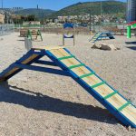 מתקן לכלבים - רמפה דו שיפועית מעץ