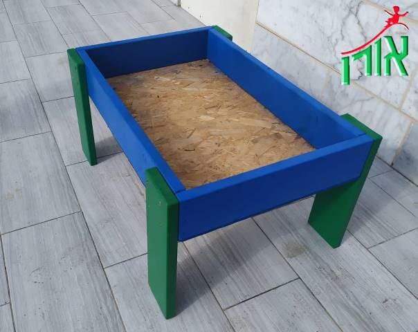 מתקן חצר לגני ילדים - שולחן חול ובוץ