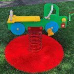 דמות קפיץ מפלסטיק מכונית