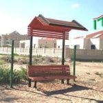 ספסלי רחוב - סככת צל וספסל מעץ