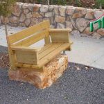 ספסלי רחוב - ספסל עץ על אבן