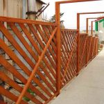 גדרות עץ - גדר מעץ גבוהה