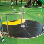 קרוסלה בעמידה וישיבה