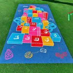 משחק רצפה סולמות ונחשים - דשא סינטטי