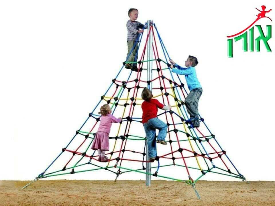מתקן אקסטרים לילדים - פירמידת חבלים בגובה 3 מ'