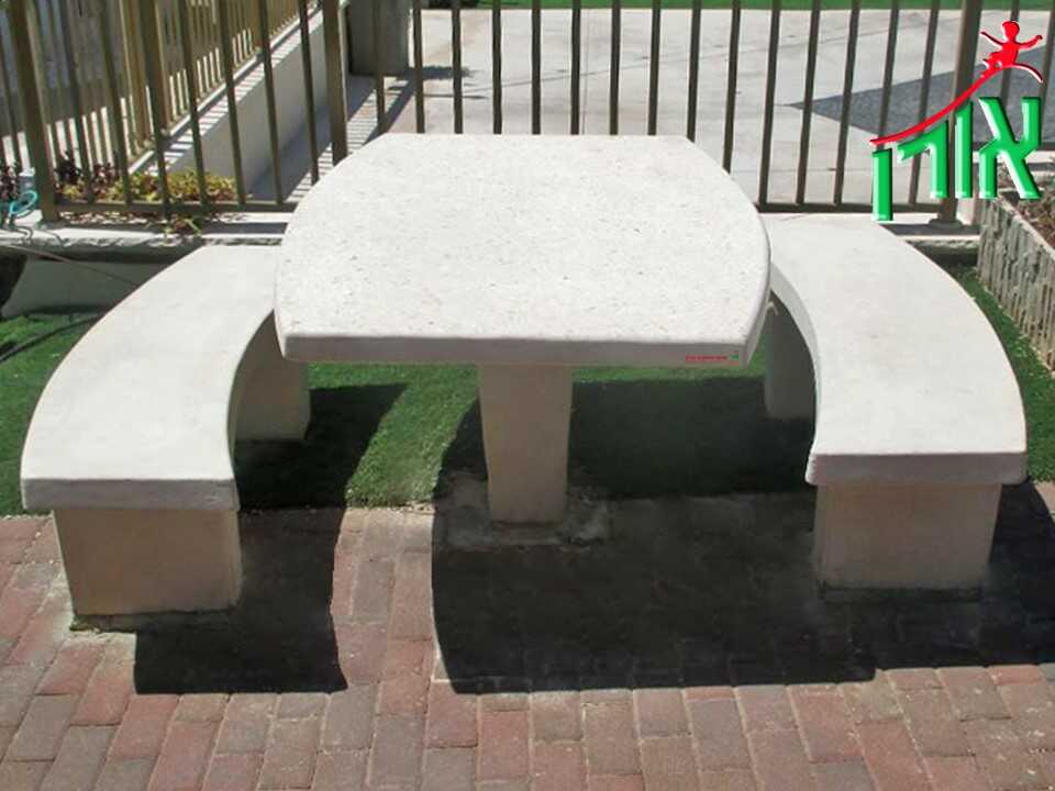 ריהוט רחוב מבטון - שולחן פיקניק מעוגל מבטון