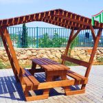 שולחן פיקניק עם סככה מעץ