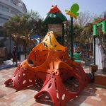 מתקני טיפוס לילדים - מתקן טיפוס פירמידת מנהרות