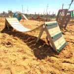 מתקן לכלבים - גשר הליכה תלוי מעץ ומתכת