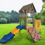 מתקן משחקים מעץ רוביניה - ירוק - מבט מהצד - 99060