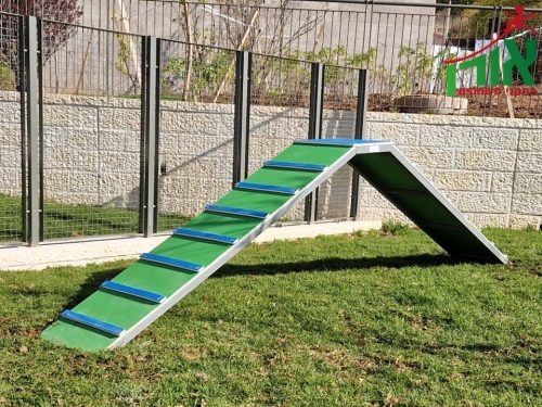 מתקן לכלבים - רמפה דו שיפועית מתכת ופלסטיק HDPE