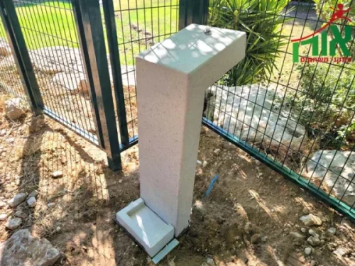 ריהוט לפארק כלבים – ברזייה מרובעת עם שוקת לפארק כלבים - 2560 - תמונה נוספת